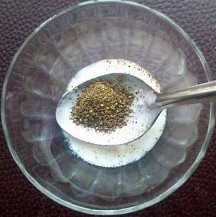 Премахнете пърхота с черен пипер