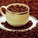 Разкрасяващите свойства на кафето