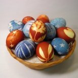 Да боядисаме яйцата с печати от картофи