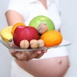 Как да се справим с поривите на глад през бременността