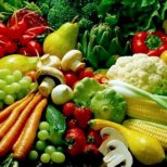 Кои плодове и зеленчуци поемат най-много пестициди 