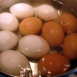 Как да сварим яйца за Великден, без да се напукат