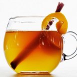 10 причини да пием топла вода с мед сутрин