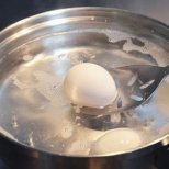Как да сварим яйца за Великден без да се счупят