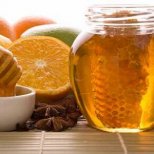 Пчелният мед - естествен антибиотик и продукт за красота и младост