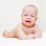 Как да успокоим бебето, когато плаче