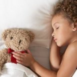 Как да научите детето си да спи само