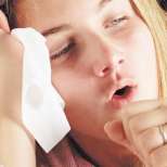 Как да излекуваме кашлицата си с народни средства