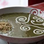 Здравословна зелена супа с крутони