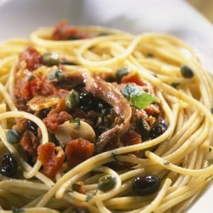 Спагети с маслинен сос