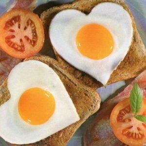 Намажете яйцата с белтък
