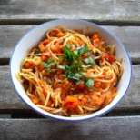 Спагети с морковен сос