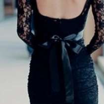 Най-подходящите аксесоари за черна рокля