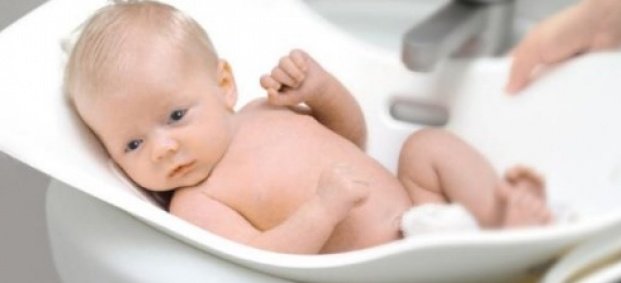 Как да къпем новороденото си бебе