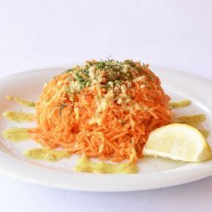 Морковена салата с шунка и дресинг