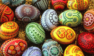 Боядисване на яйца и Великденски венчета