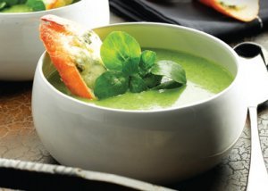 Ароматна лятна супа с див чесън