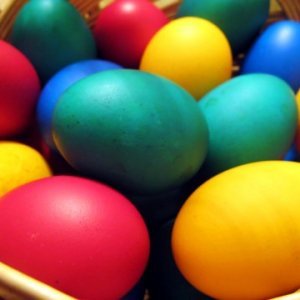 Когато боядисвате, обърнете внимание за колко яйца е предназначена боята
