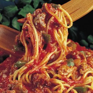 Спагети с ароматен патладжанен сос