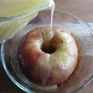 Ябълки с ванилов крем