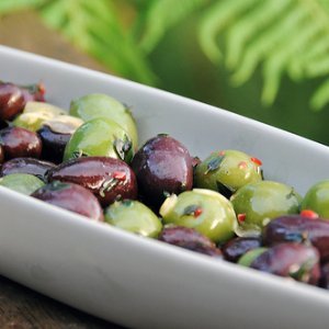 Пикантни мариновани маслини