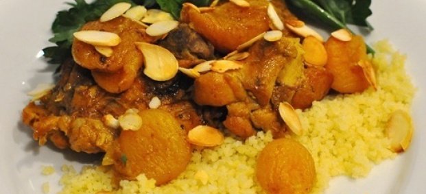 Мароканско пиле с мед и бадеми