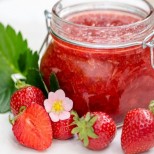 Рецепта за най-вкусното и лесно сладко от ягоди