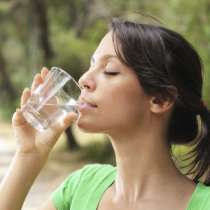 По колко вода дневно да пием, за да се подмладим