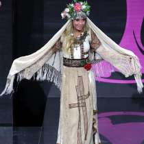 Мис България представи национален костюм в Москва