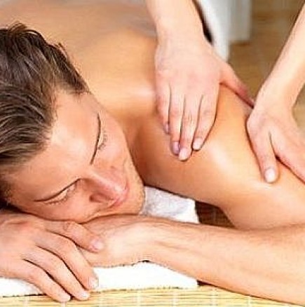 Еротичен масаж с топено сирене е новият хит