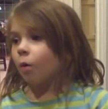 5-годишно момиченце в суперзабавно видео!