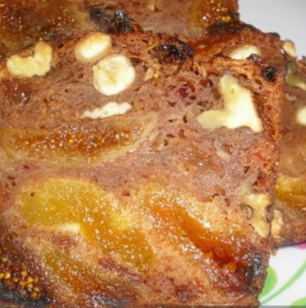 Подобрен ябълков кекс със сушени плодове и хрупкави ядки - бърз, лесен и неустоим