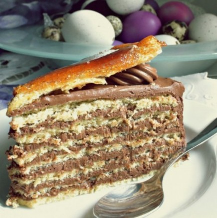 Сладкарски уроци: Как се прави торта Добуш - истинска класика, а е толкова лесно!
