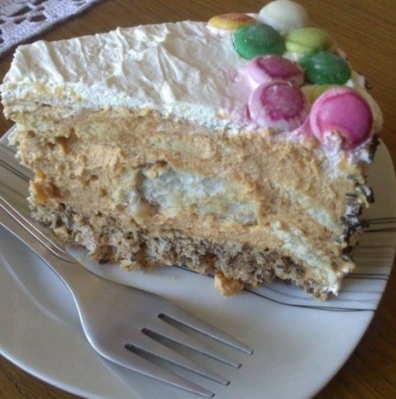 Захарно сладка и нежно карамелена - торта с крем от кроасани