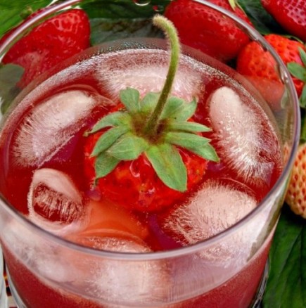 Как да си направим домашен сок от ягоди? Става истински еликсир!