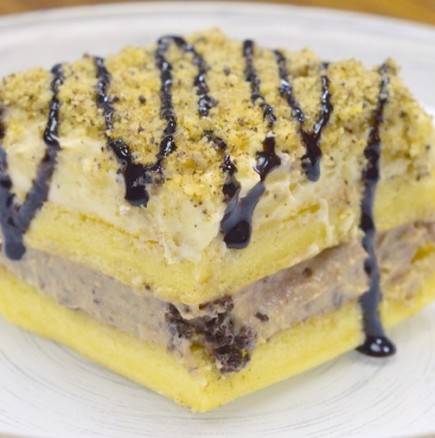 Видео-рецепта: Вижте как лесно да направите супер торта от домашен крем, ядки и шоколад