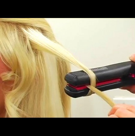 Как да накъдрите косата си с преса за изправяне (Видео)