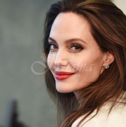 Още 10-годишна, Анджелина Джоли е впечатлявала с красотата си-Снимки