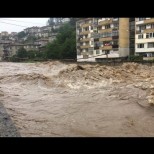 Кадри от бедствието и пороите в Смолян-Чепеларе и Пазарджик също са под вода