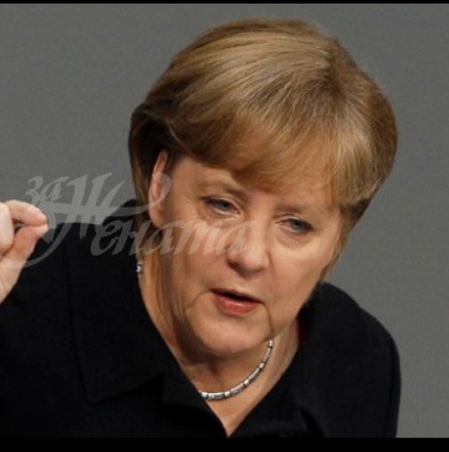 Меркел събра всички погледи със страхотен тоалет. Ето и мъжът й (снимки)