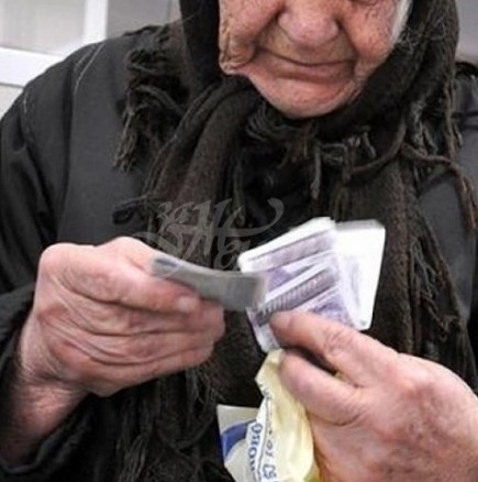 Хиляди български пенсионери с блокирани пенсии, започват да им описват жилищата