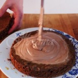 Тази шоколадова торта е хиляди пъти по- добра от купешката, а е в пъти по- лесна за приготвяне
