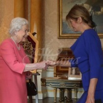 Деси Радева с брошка като тази на кралица Елизабет II-Снимки
