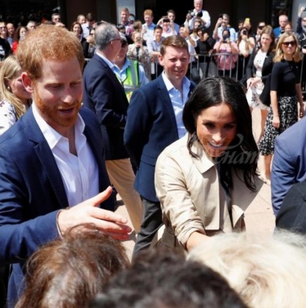 Принц Хари отново наруши протокола с почитателка в Австралия