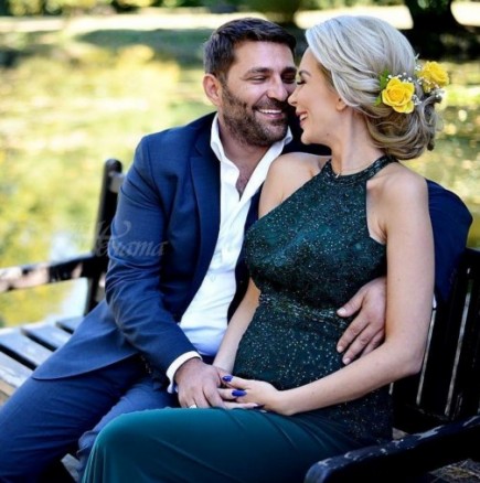 Антония Пертрова с прелестни снимки на коремчето й и с мъжа си (страхотни са,нали?)