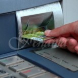 Всеки трябва да знае това- колко пари ви взима банката при плащане или теглене от банкомат с карта (таблица за всички банки)