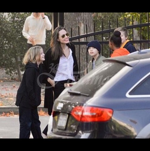 Анджелина Джоли  изненада всички с поведението си, но дъщеря ѝ Шейло остави в недоумение всички, които я видяха