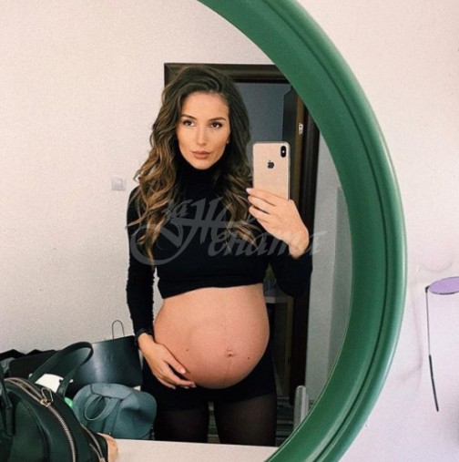  Бебето на Алекс Петканова ще бъде момченце - тя показа сладкото коремче в 8 месец