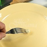 Защо трябва да разтривате чесънът върху чинията, един трик, който всички забравиха!