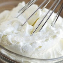 5 лесни и бюджетни рецепти за крем за торти и сладкиши